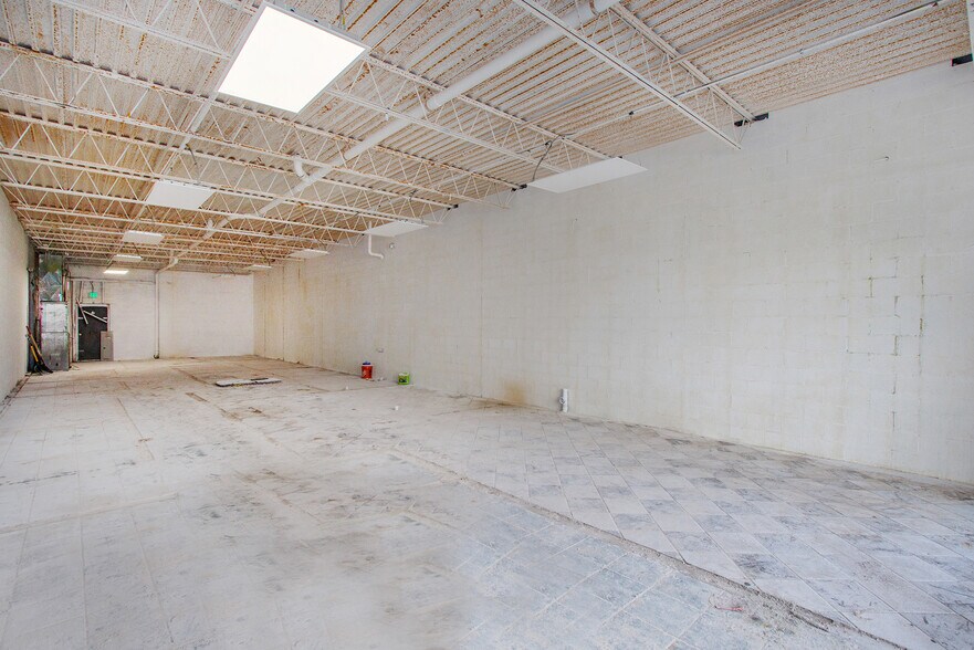 More Photos Of 5030 Coldwater Rd, Flint Freestanding For Sale