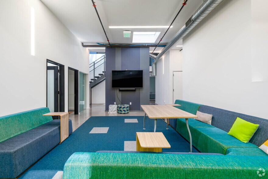 More Photos Of 5285 W Washington Blvd, Los Angeles Loft Creative Space For Sale