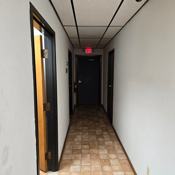 More Photos Of 1309-1313 W Ash Ave, Duncan Office For Sale