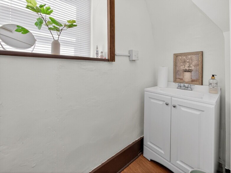 More Photos Of 1434-1436 W Broad St, Quakertown Office For Sale