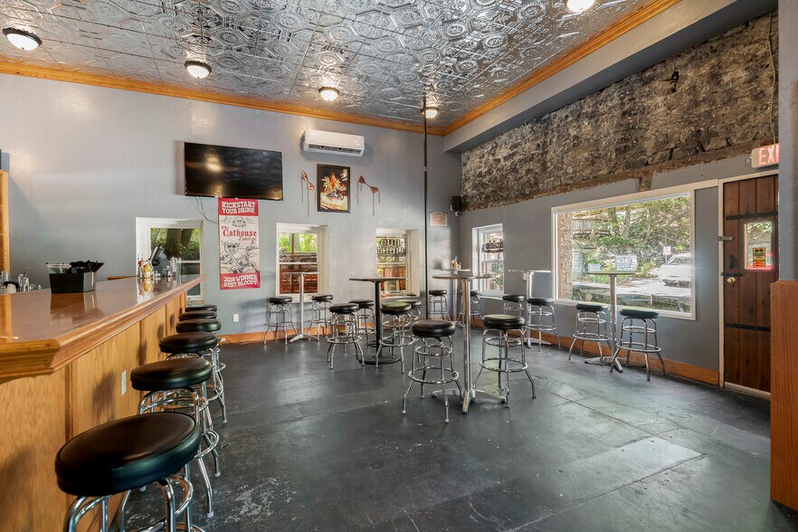 More Photos Of 82 Armstrong St, Eureka Springs Restaurant For Sale