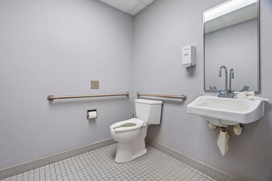 More Photos Of 170 Cardiology Pl, Commerce Healthcare For Lease