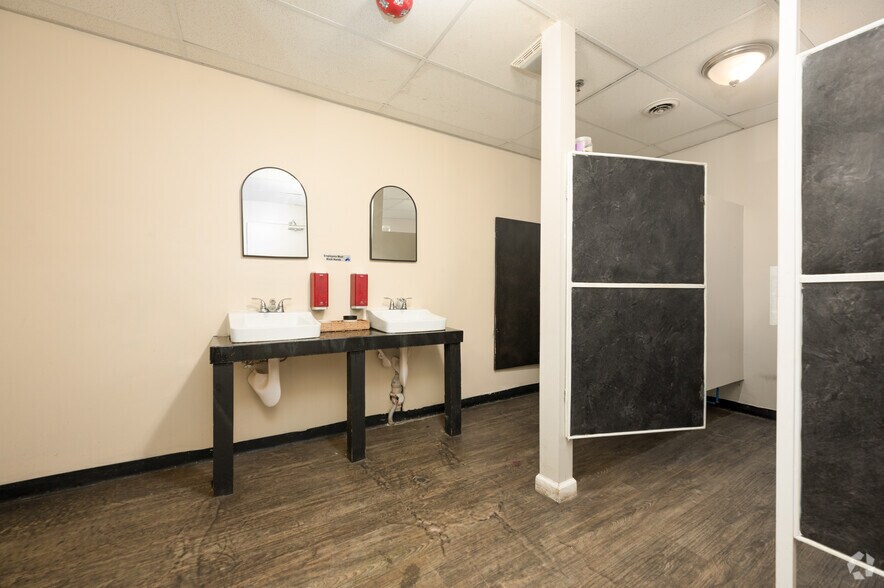 More Photos Of 9300-9350 Woodward Ave, Detroit Storefront For Lease