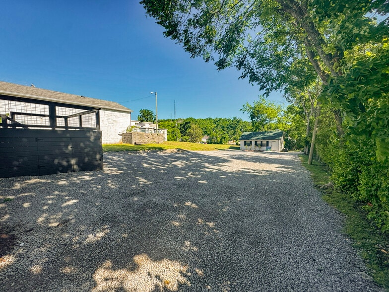 More Photos Of 709 Hart Ln, Nashville Office For Sale