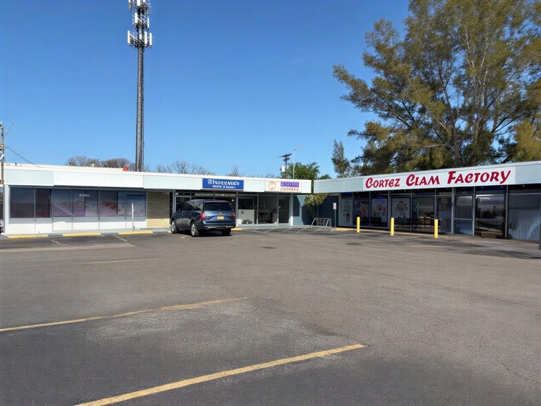 Primary Photo Of 4330 101st St W, Bradenton General Retail For Lease
