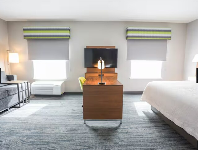 More Photos Of 4617 7th St, Bay City Hotel For Sale