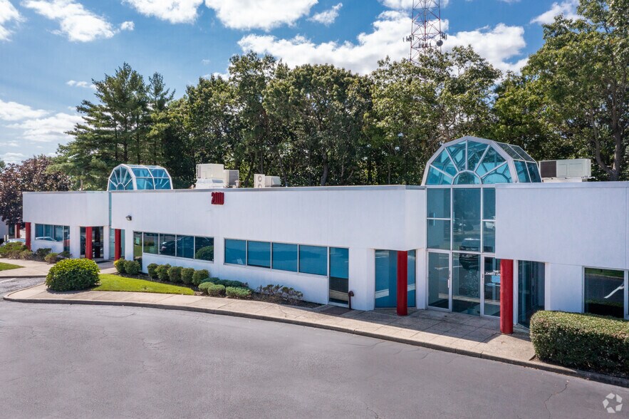 Primary Photo Of 200 Corporate Plz, Islandia Office For Lease