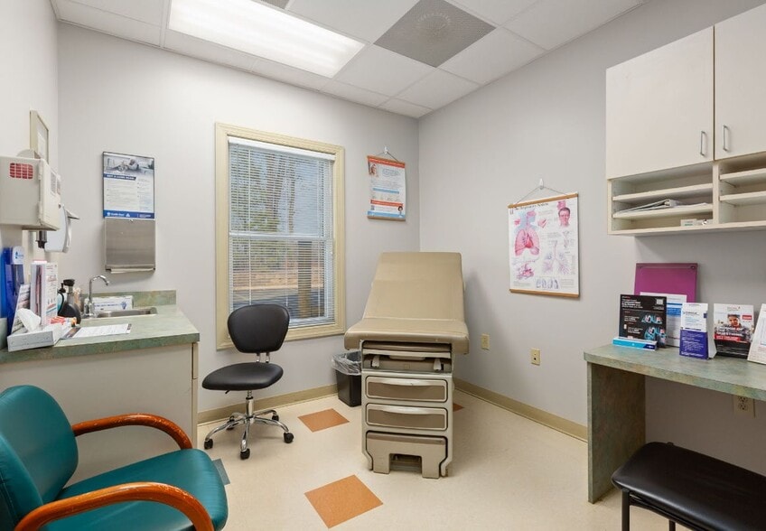 More Photos Of 521 Park Hill Dr, Fredericksburg Medical For Sale