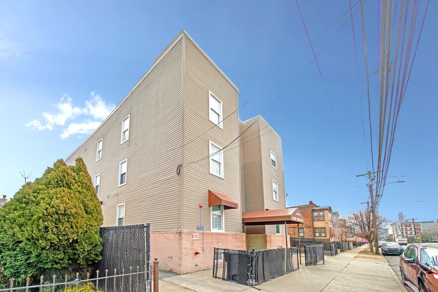 More Photos Of 493-495 Irvine Turner Blvd, Newark Apartments For Sale