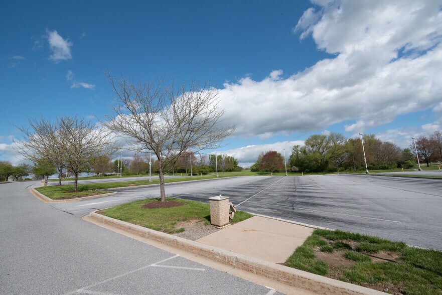 More Photos Of 14700 Citicorp Dr, Hagerstown Office For Sale