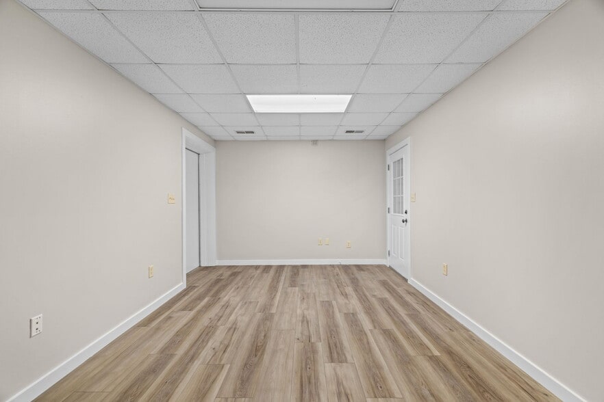 More Photos Of 10063 US-72, Rogersville Warehouse For Lease