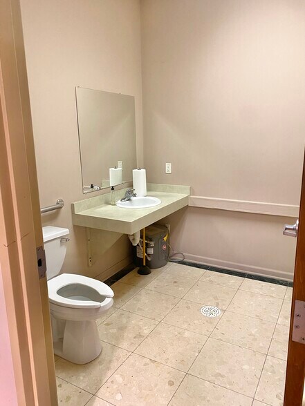 More Photos Of 1561-1599 E 93rd Ave, Merrillville Flex For Lease