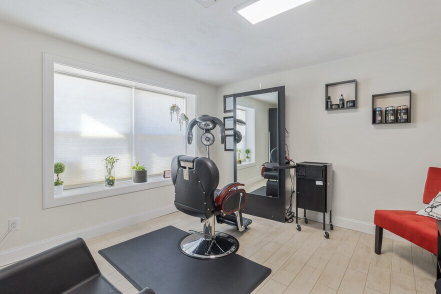 More Photos Of 712 Main St, Hyannis Storefront Retail Office For Sale