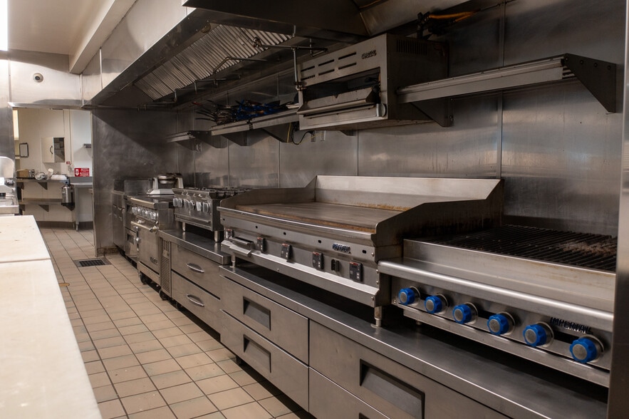 More Photos Of 74225 Highway 111, Palm Desert Restaurant For Lease