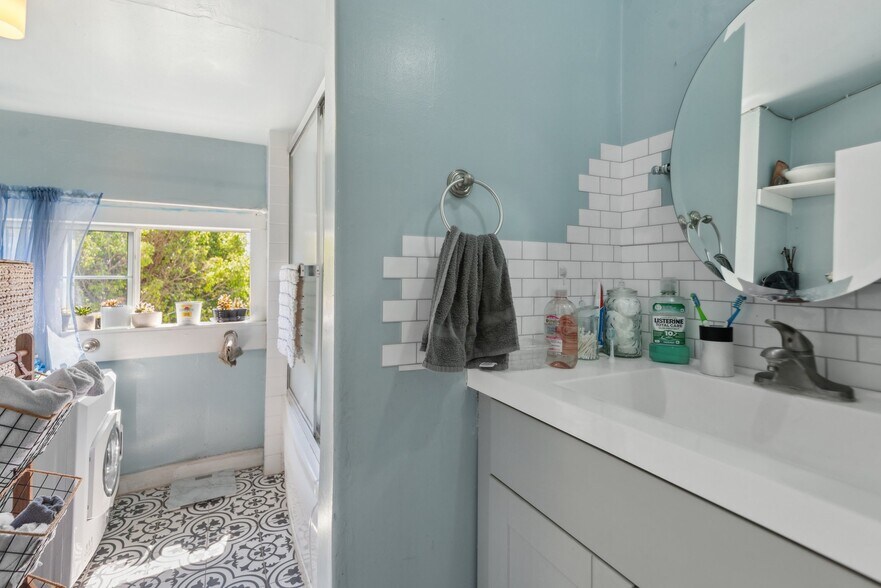 More Photos Of 426 Ivy St, Glendale Apartments For Sale