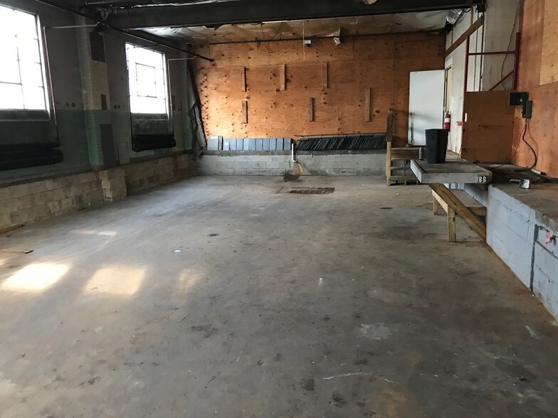 More Photos Of 26 Fitch St, Norwalk Warehouse For Lease