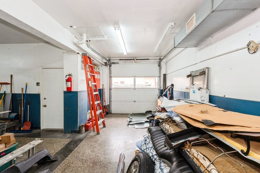 More Photos Of 2217 Farragut ave, Bristol Service For Sale