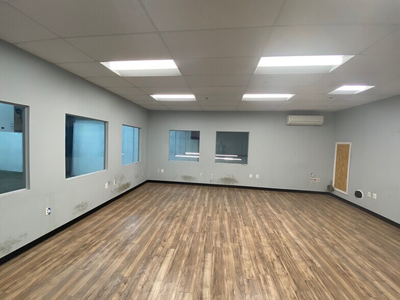 More Photos Of 5300-5320 Eisenhower Ave, Alexandria Warehouse For Lease
