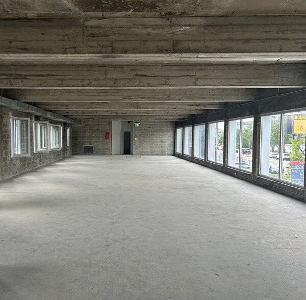 More Photos Of 6320 Rue Saint-Jacques, Montréal Auto Repair For Sale