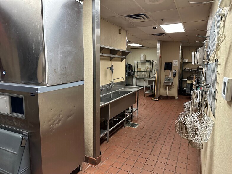 More Photos Of 520 Harvey Rd, College Station Restaurant For Lease