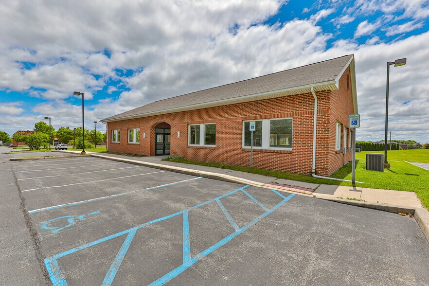 More Photos Of 4350 Independence Dr, Schnecksville Medical For Lease