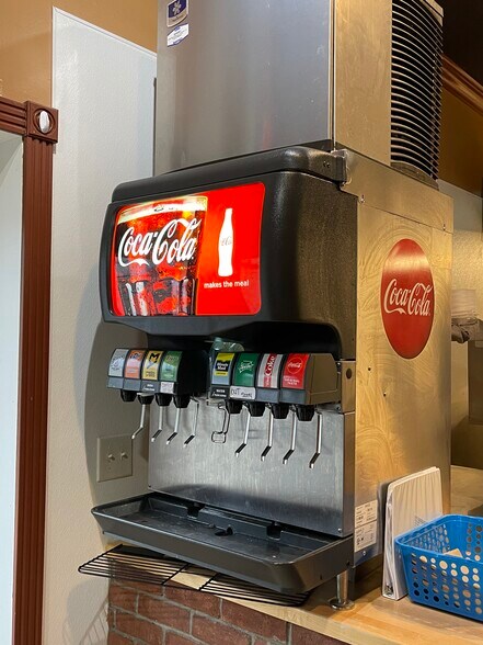 More Photos Of 210 Lake St, Crystal Freestanding For Sale