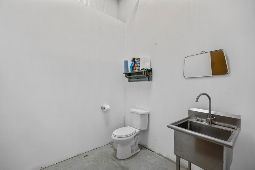 More Photos Of 12446 State Highway 205, Lavon Flex For Sale