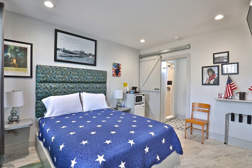 More Photos Of 2710 S Commercial Ave, Coleman Hotel For Sale