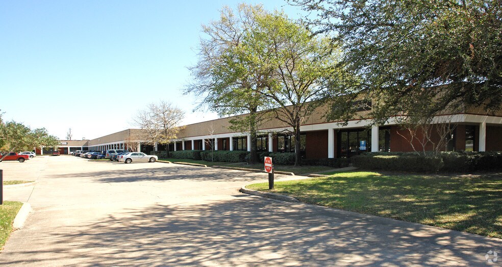 More Photos Of 1700-1750 W Sam Houston Pky N, Houston Unknown For Lease