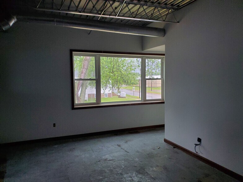 More Photos Of 320 Park St, Coloma Industrial For Sale
