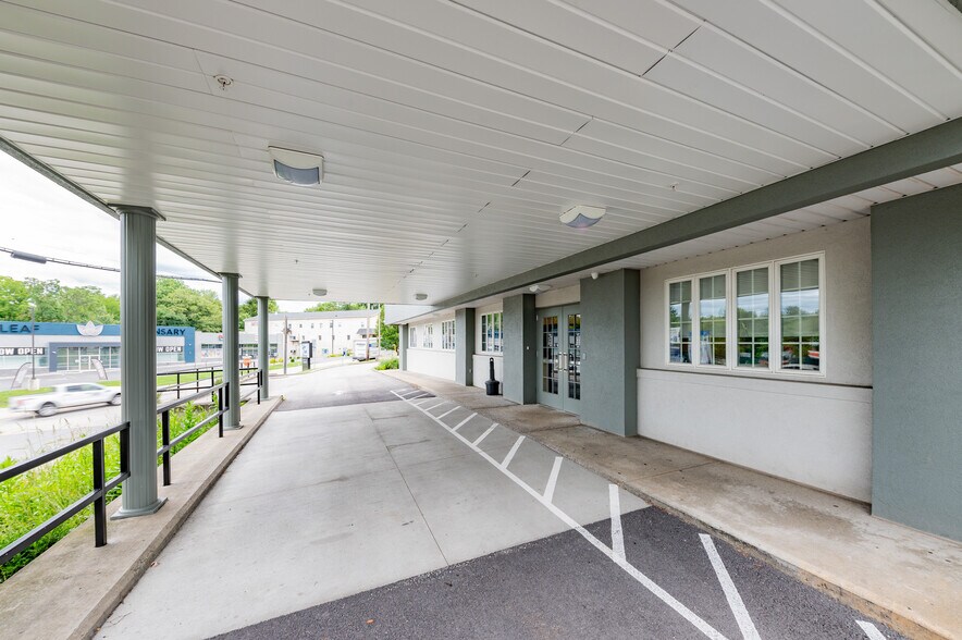 More Photos Of 900 Fairmont Rd, Morgantown Office For Sale