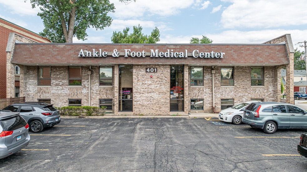 Primary Photo Of 401 N York St, Elmhurst Medical For Sale