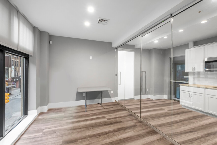More Photos Of 1737-1739 Chestnut St, Philadelphia Apartments For Lease