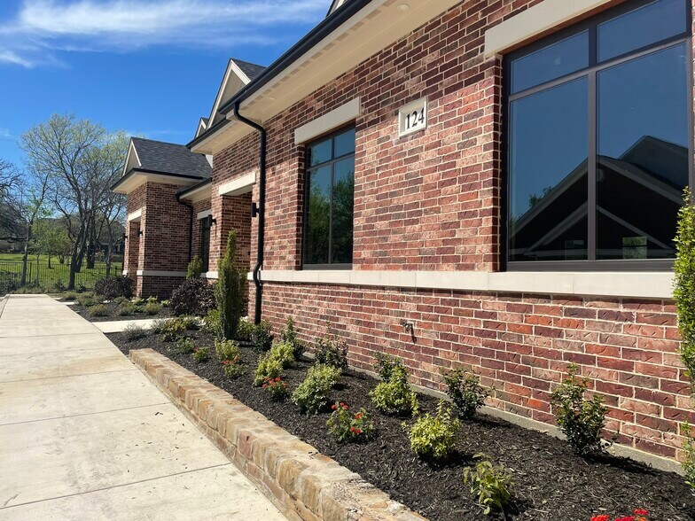 More Photos Of 124 River Oaks Dr, Southlake Medical For Lease