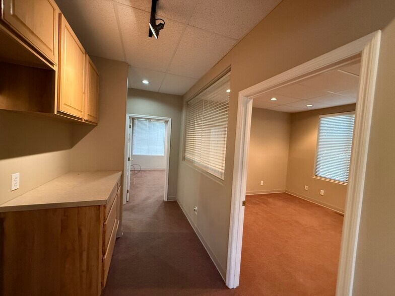 More Photos Of 1029 Monarch St, Lexington Office For Lease