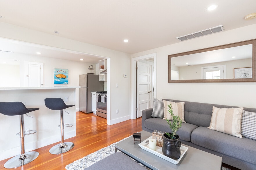More Photos Of 1030 G St, Napa Apartments For Sale