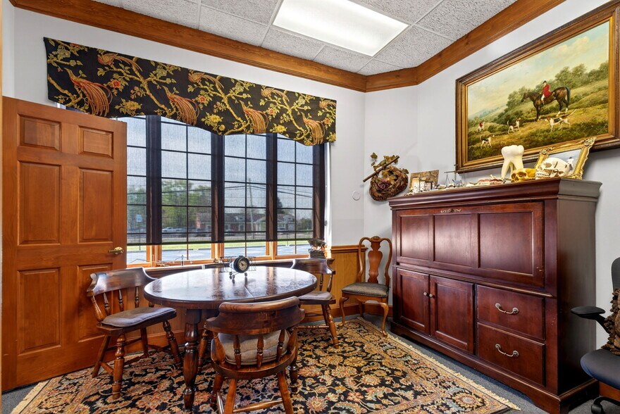 More Photos Of 1964 N Lakeman Dr, Bellbrook Medical For Sale