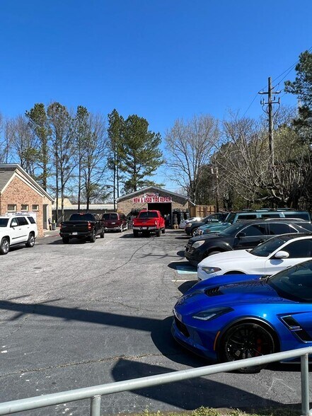 More Photos Of 1010 Killian Hill Rd SW, Lilburn Auto Repair For Sale
