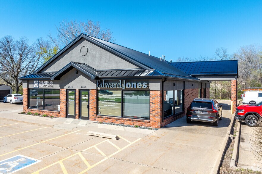 More Photos Of 2646-2650 100th St, Urbandale Freestanding For Lease
