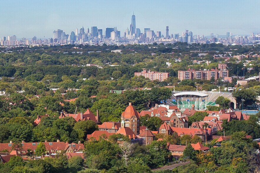 More Photos Of 6 Burns St, Forest Hills Apartments For Lease