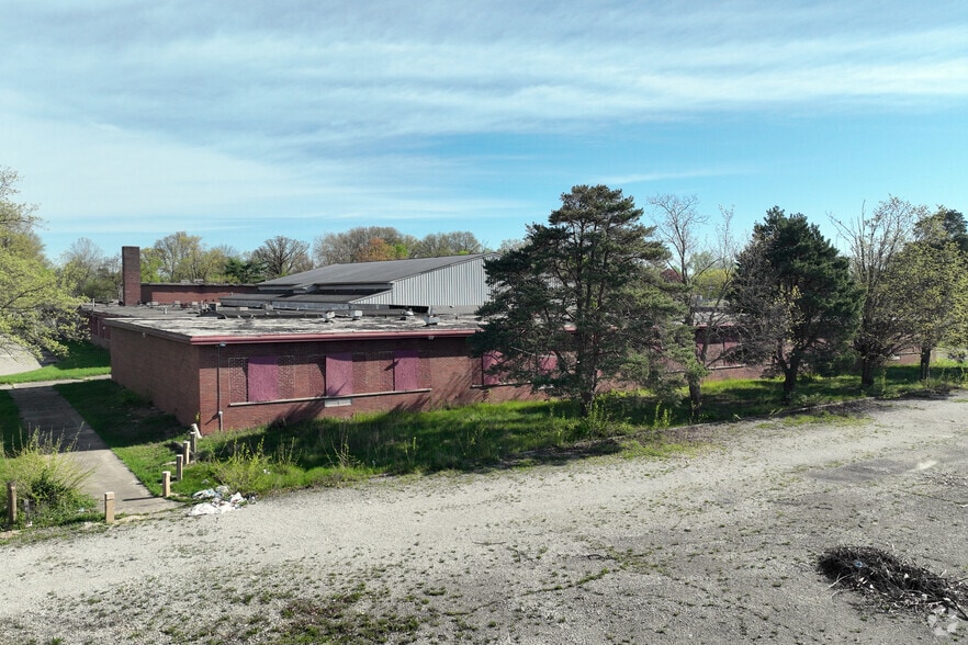 More Photos Of 5815 E 42nd St, Indianapolis Warehouse For Sale