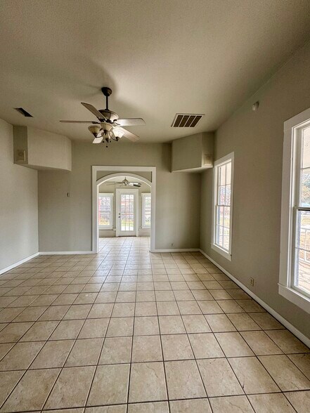 More Photos Of 608 W Wallace St, San Saba Restaurant For Sale