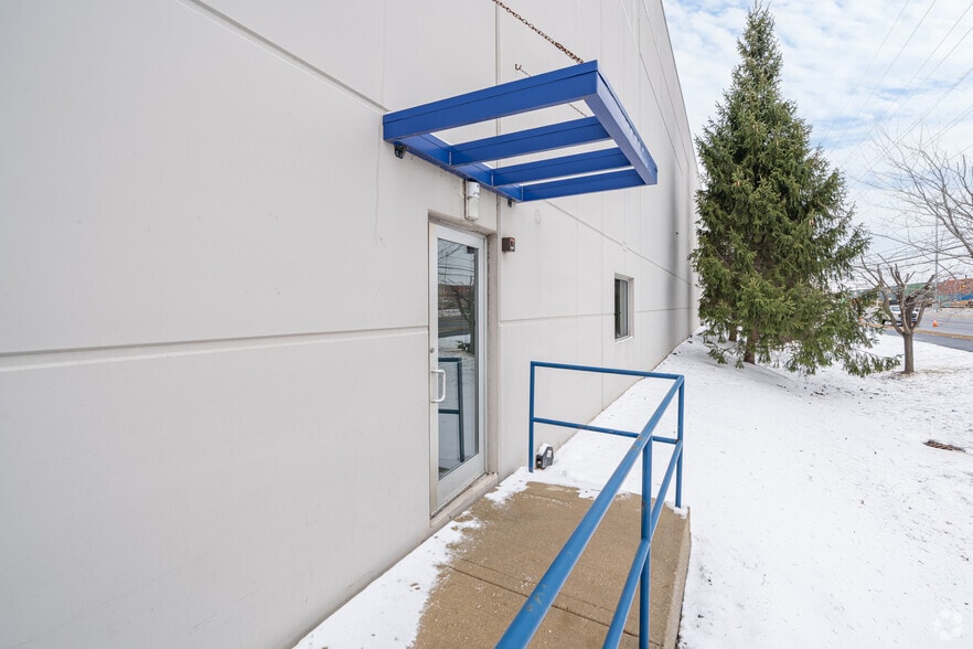 More Photos Of 11101 Franklin Ave, Franklin Park Distribution For Lease