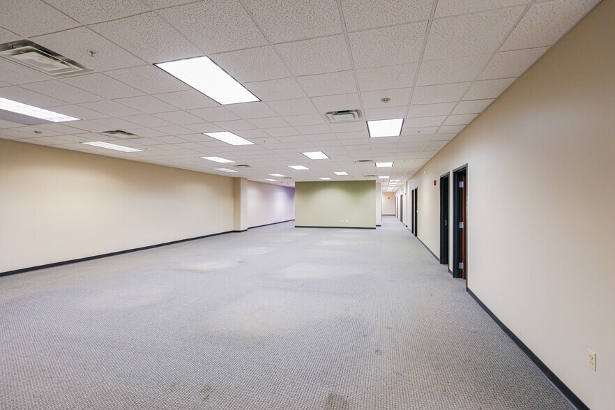 More Photos Of 161 Thorn Hill Rd, Warrendale Light Manufacturing For Lease