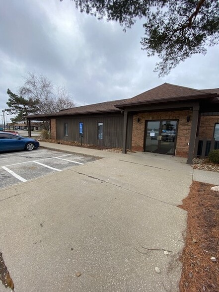 More Photos Of 2281 Village Mall Dr, Mansfield Office For Lease