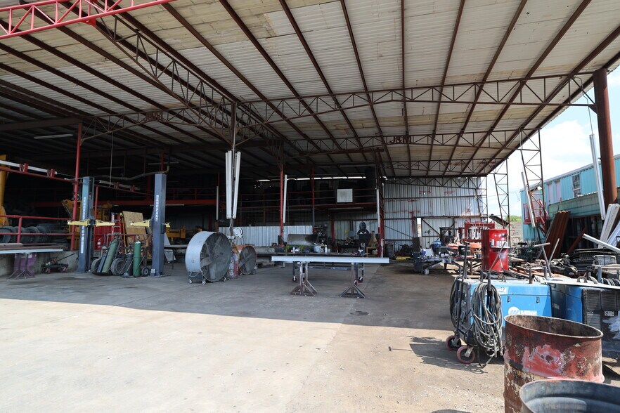 More Photos Of 11420 S State Highway 16, San Antonio Auto Repair For Sale