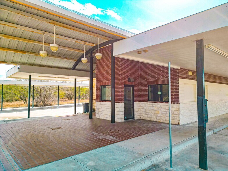 More Photos Of 6280 Highway 281, Three Rivers Fast Food For Sale