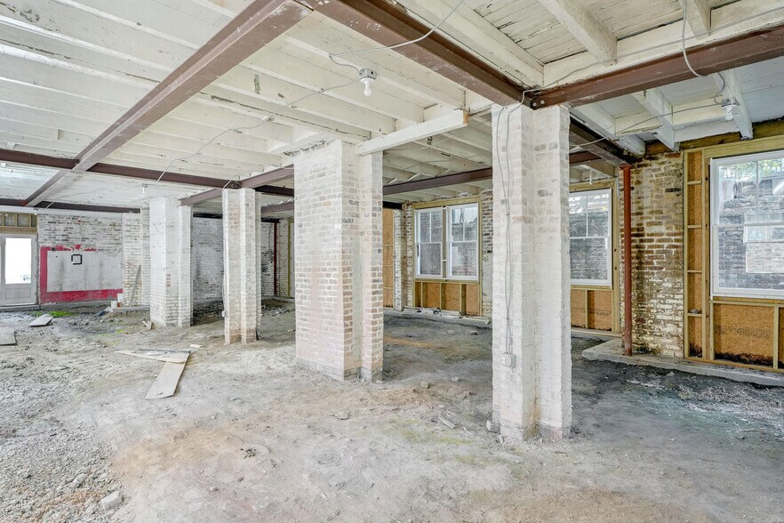 More Photos Of 818 Royal St, New Orleans Freestanding For Lease