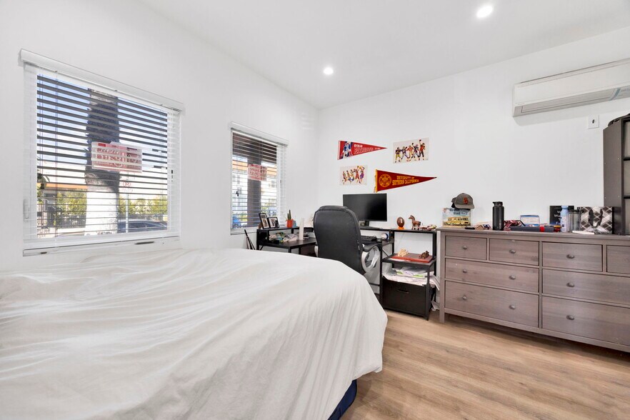 More Photos Of 648 W 30th St, Los Angeles Apartments For Sale