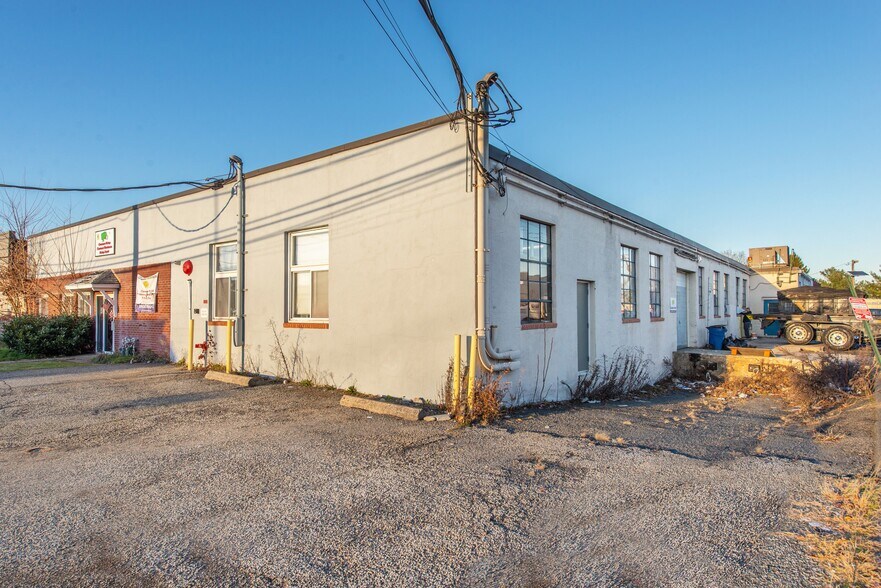 More Photos Of 95 Industrial St E, Clifton Warehouse For Sale